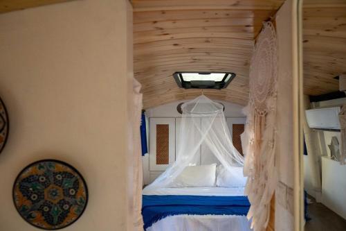Vamosbus - carbon neutral hotel in Sacca