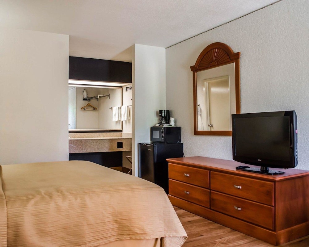 Days Inn by Wyndham Eglin AFB - photo 16