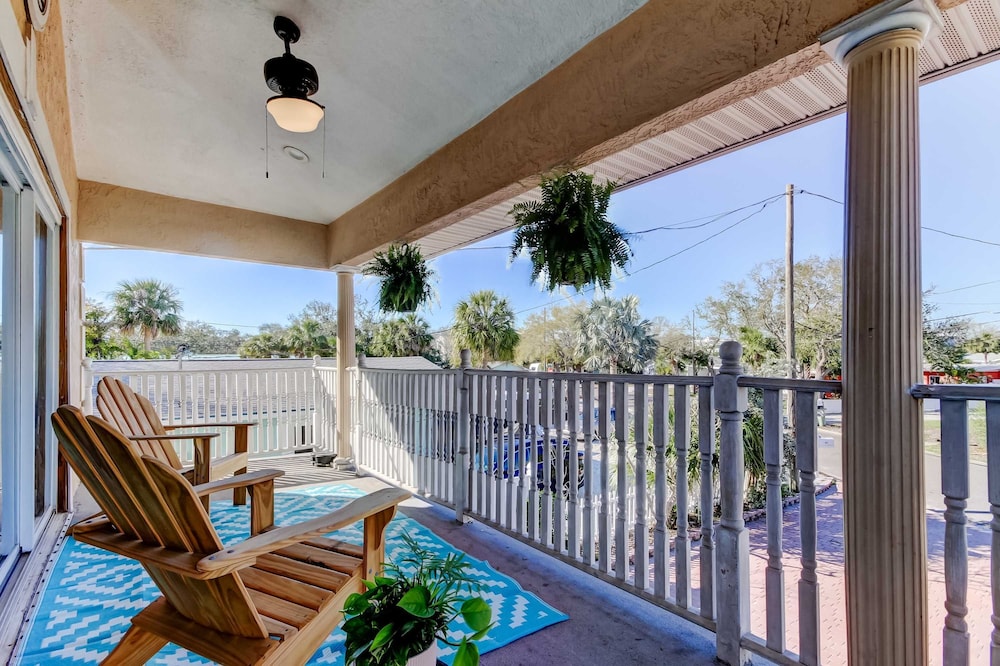 Simple Rooftop Gem 2 Blocks 2 Beach Pets Allowed - last minute hotel in Indian Rocks Beach