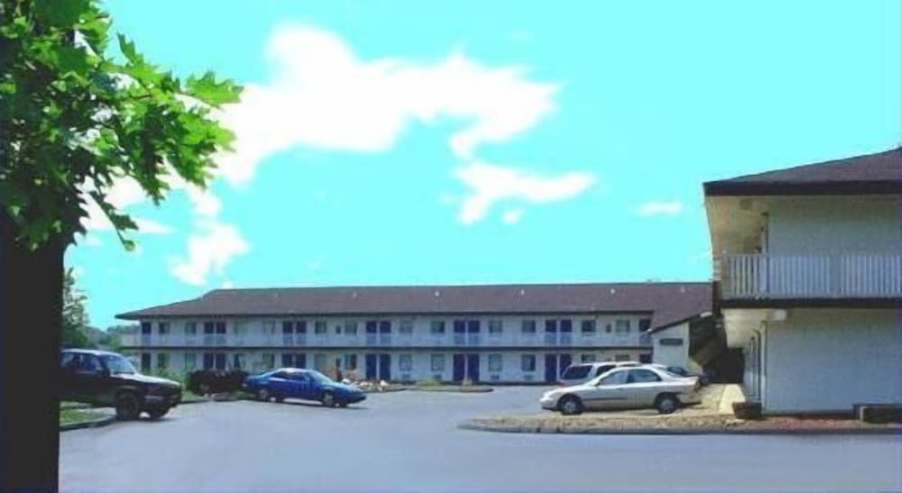 Hilltop Inn - photo 21