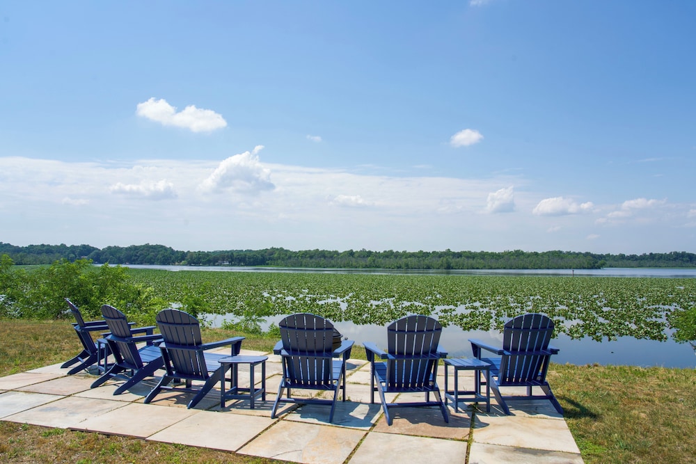 Riverfront Denton Estate on 7 Acres w Heated Pool in Denton, United States