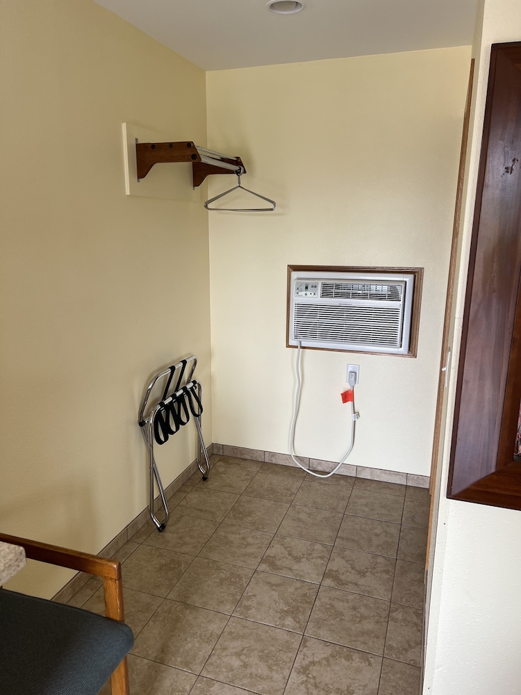 All Star Inn & Suites - photo 50