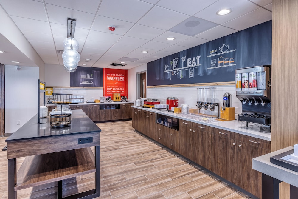 Hampton Inn & Suites by Hilton Bakersfield Central - photo 46