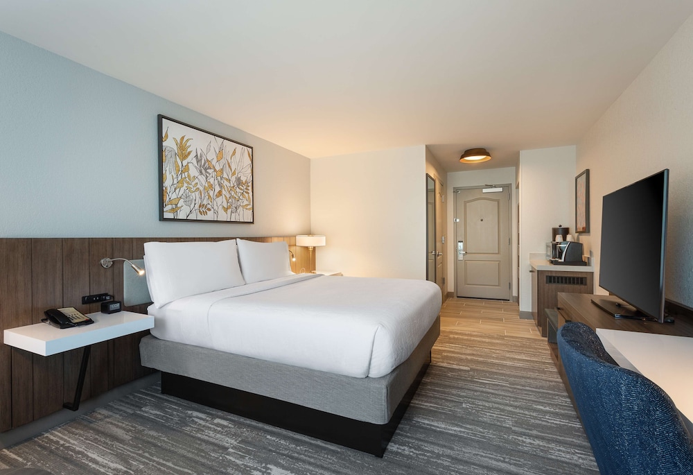 Hilton Garden Inn Melville - photo 11