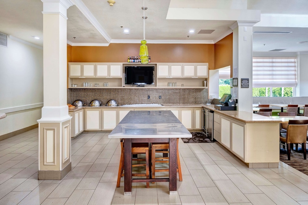 Hilton Garden Inn Portland Airport - photo 26