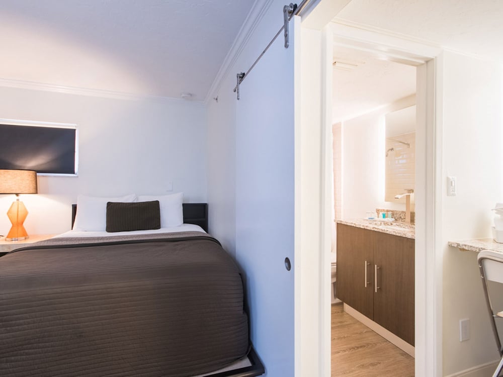 Hibiscus Suites Gateway to Siesta Key - photo 3