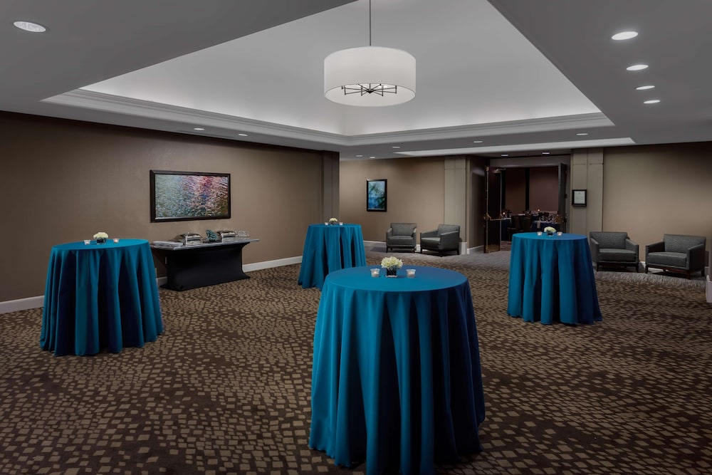 Embassy Suites by Hilton Orlando Lake Buena Vista Resort - photo 43