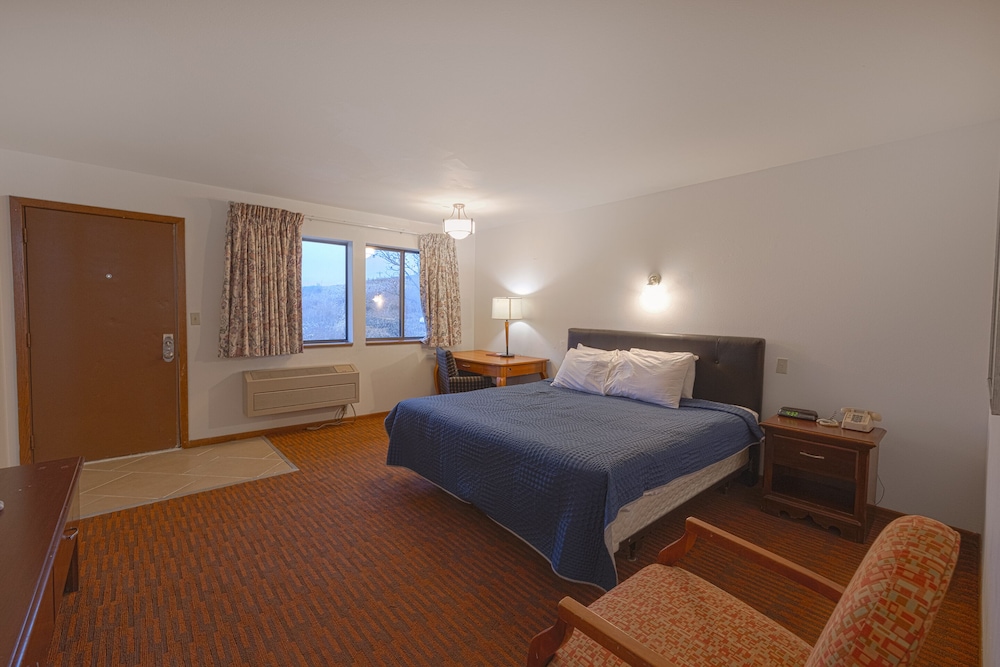 Harlan Inn and Suites - photo 16