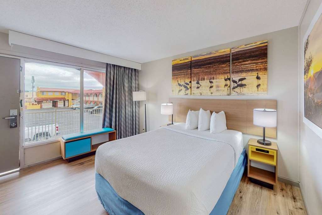 Days Inn by Wyndham Socorro - photo 20