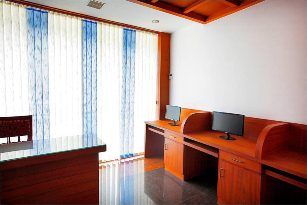Hotel Vkj International — Kuttampuzha