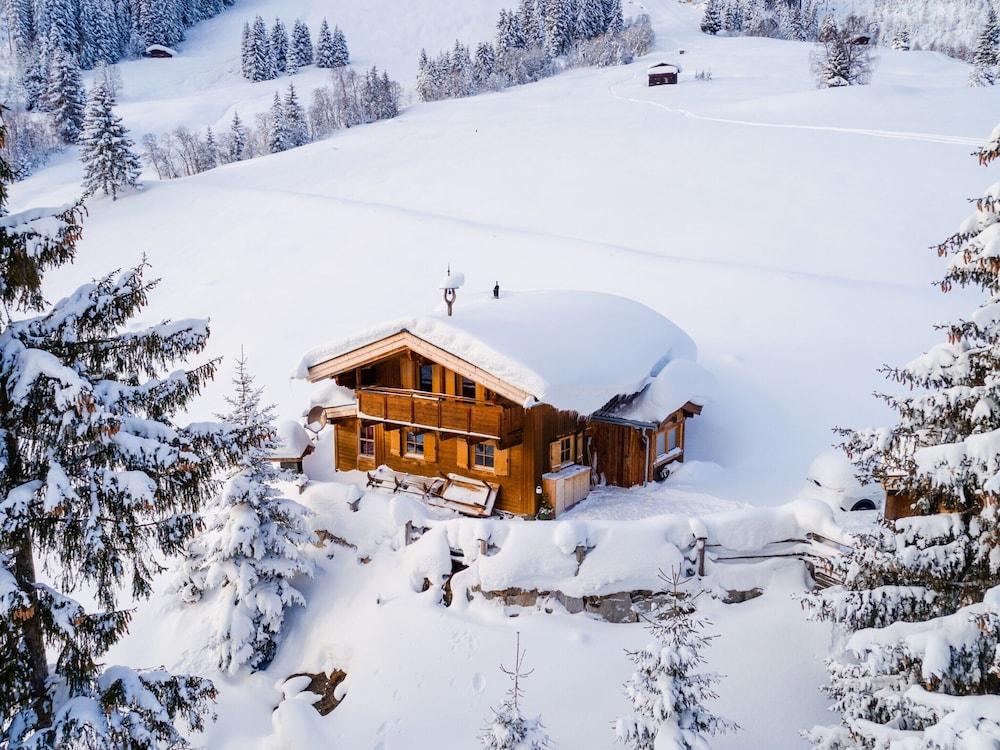 Chalet in Hollersbach near Kitzbühel Ski Lift — 4-Star Luxury Hotel in Sibratsgfaell, Austria