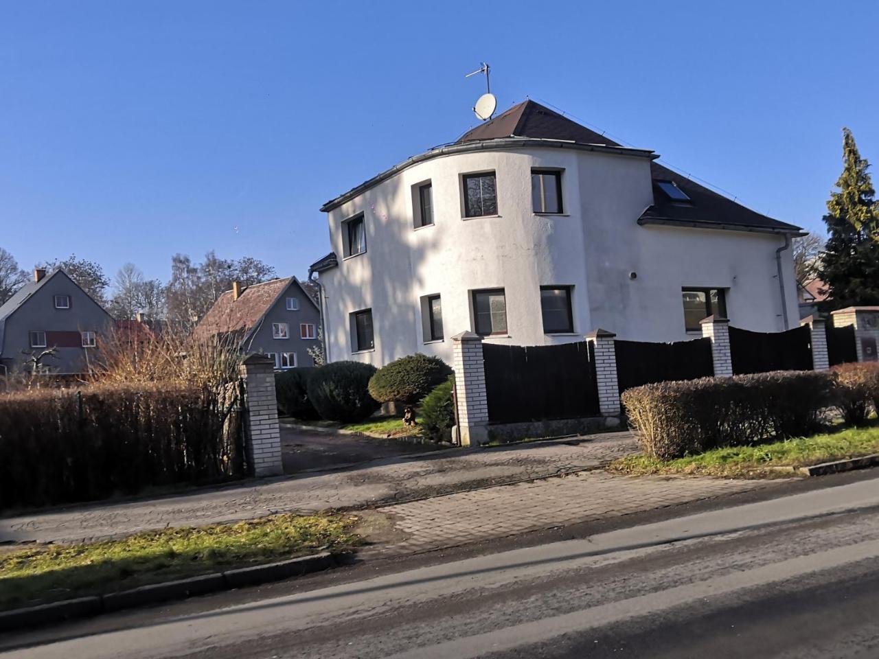 Penzion Ubytovani U Parku S Parkovistem — Ceska Lipa