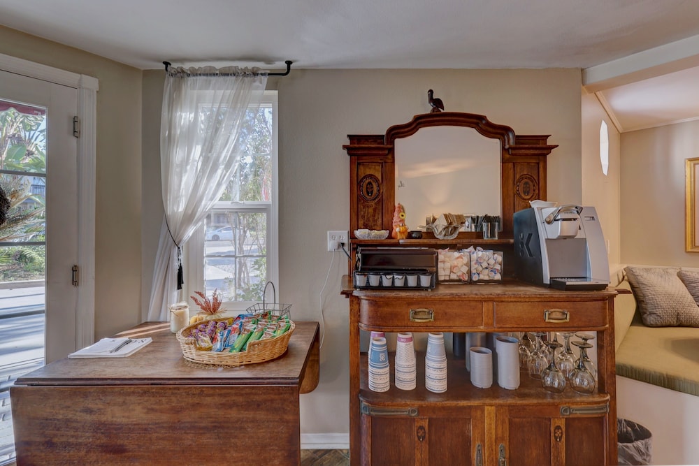 Pelican Cove Inn - photo 7