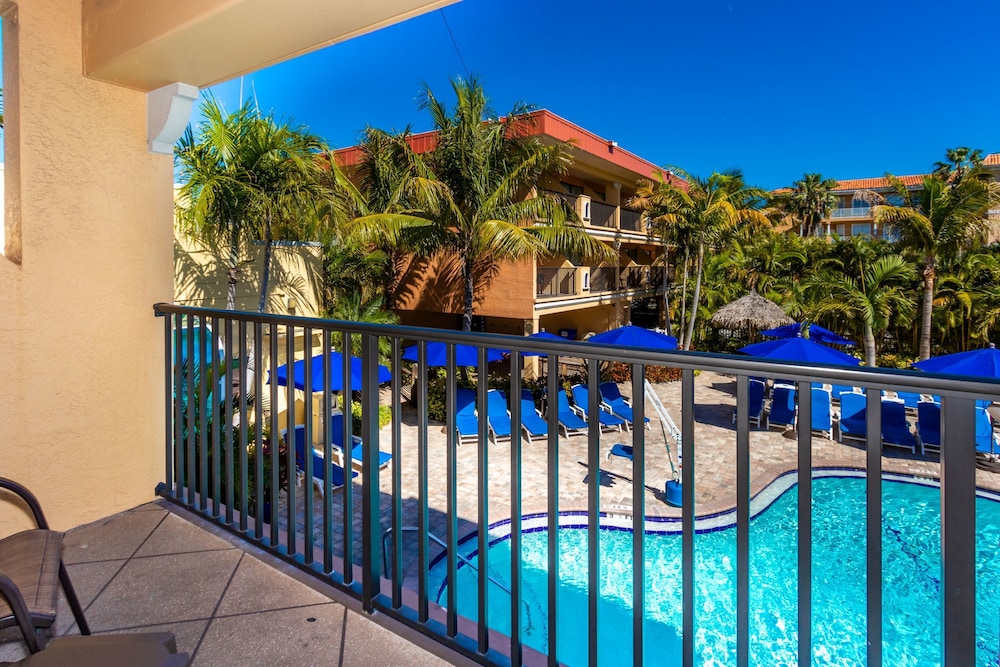 Coconut Cove All Suite Hotel - photo 6