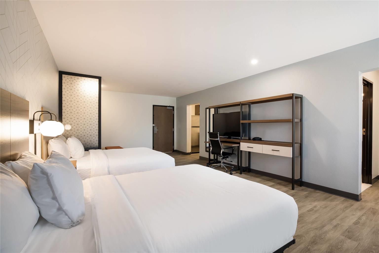 Everhome Suites Corona - photo 20