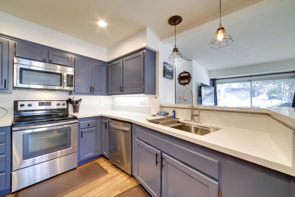 Snowcreek Resort Condo with Deck at Mammoth Mountain - photo 10