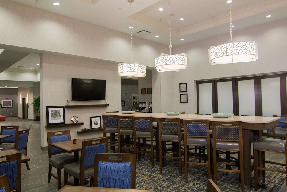 Hampton Inn & Suites Tulsa Downtown - photo 35