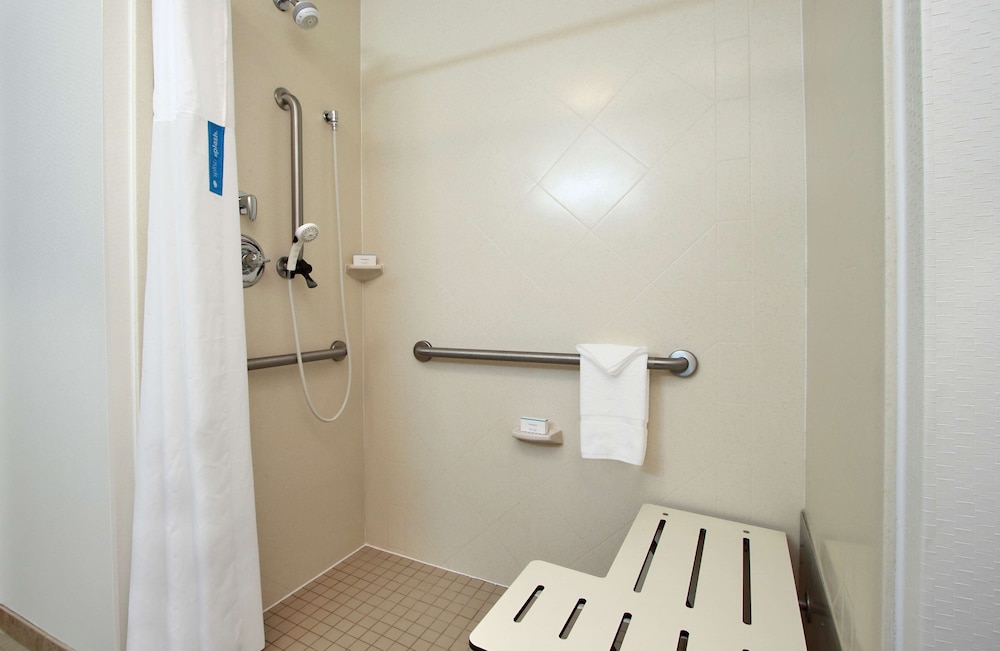 Hampton Inn Winfield - photo 21