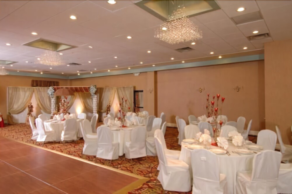 E Hotel Banquet & Conference Center - photo 54