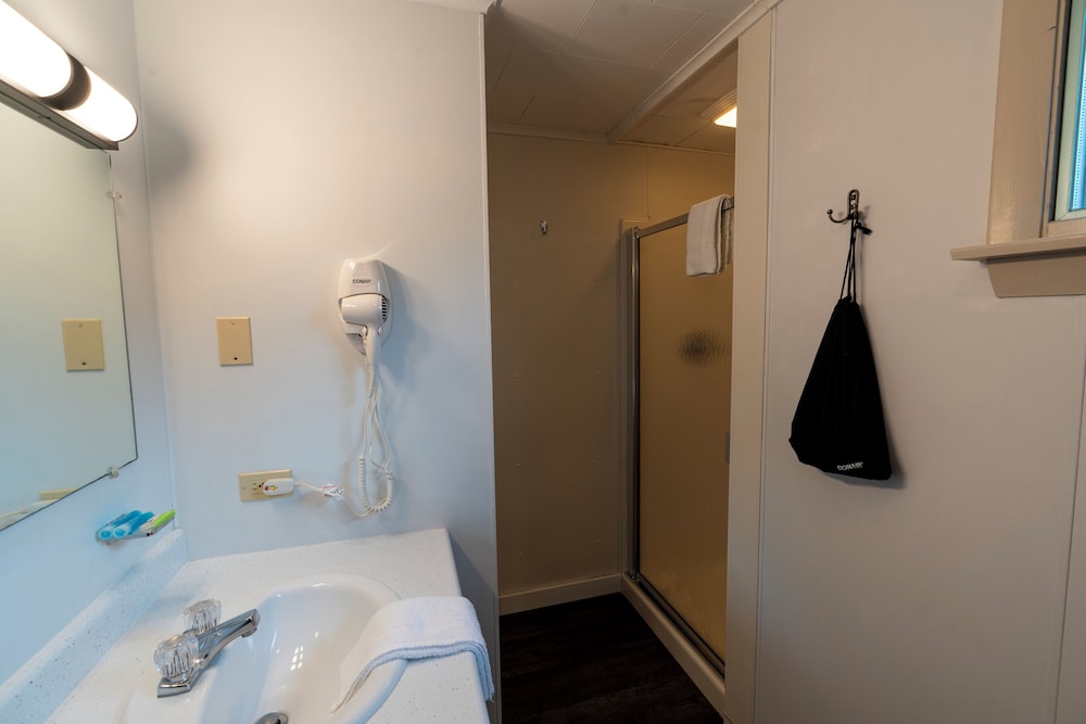 Mount Coolidge Motel - photo 43