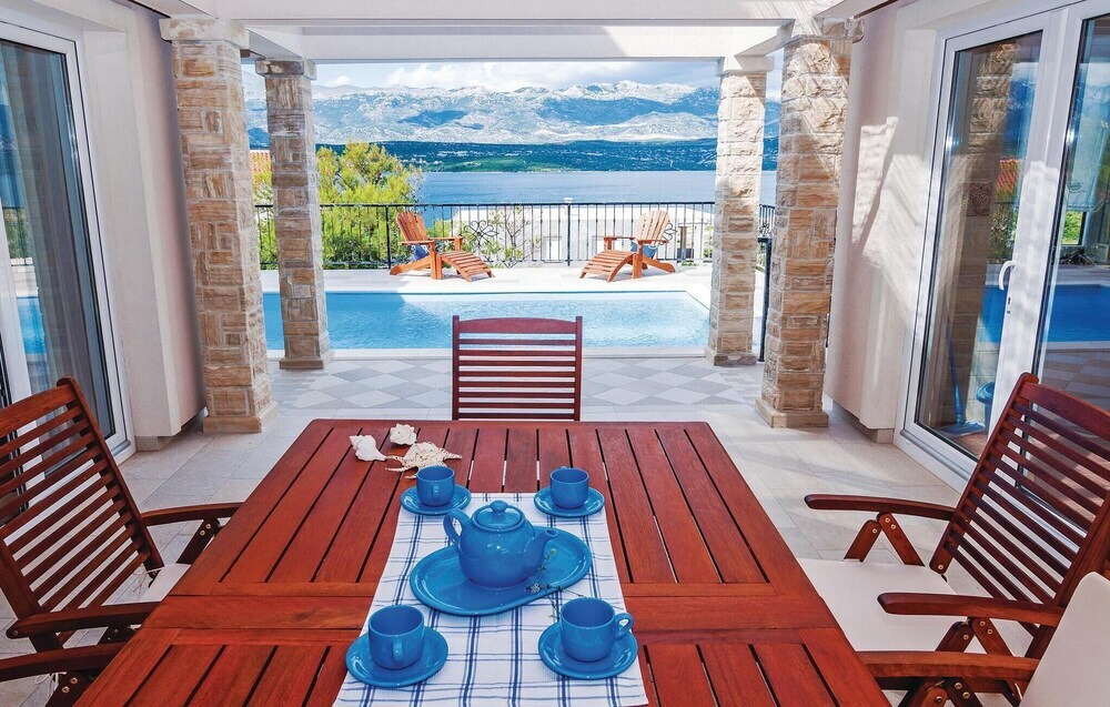 Three Bedroom Holiday Home In Novigrad — 4-Star Luxury Hotel in Novigrad, Croatia
