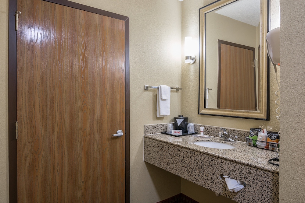 Red Roof Inn & Suites Little Rock - photo 40