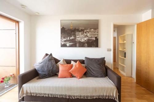 stylish one bedroom apartment close to the city of London — 4-Star Luxury Hotel in London, United Kingdom