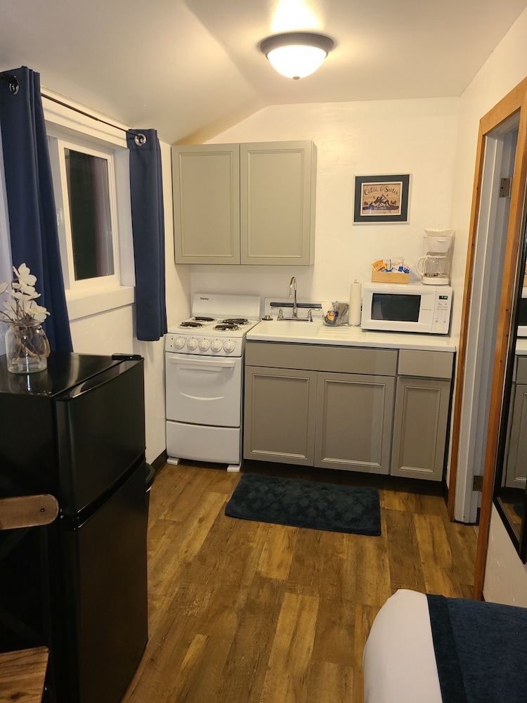 Lamplighter Cabins & Suites - photo 49