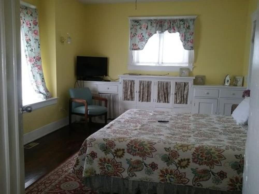 Six Acres Bed & Breakfast - photo 11