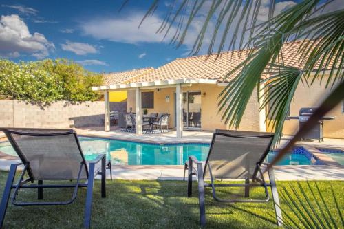 Stylish 4BR with New Pool by Craig Park in Las Vegas, United States