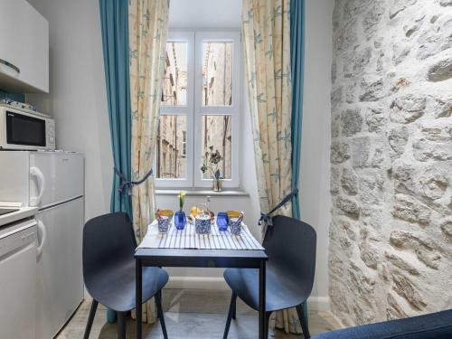 L & L Old Town Apartments Studio Apartment Lacroma