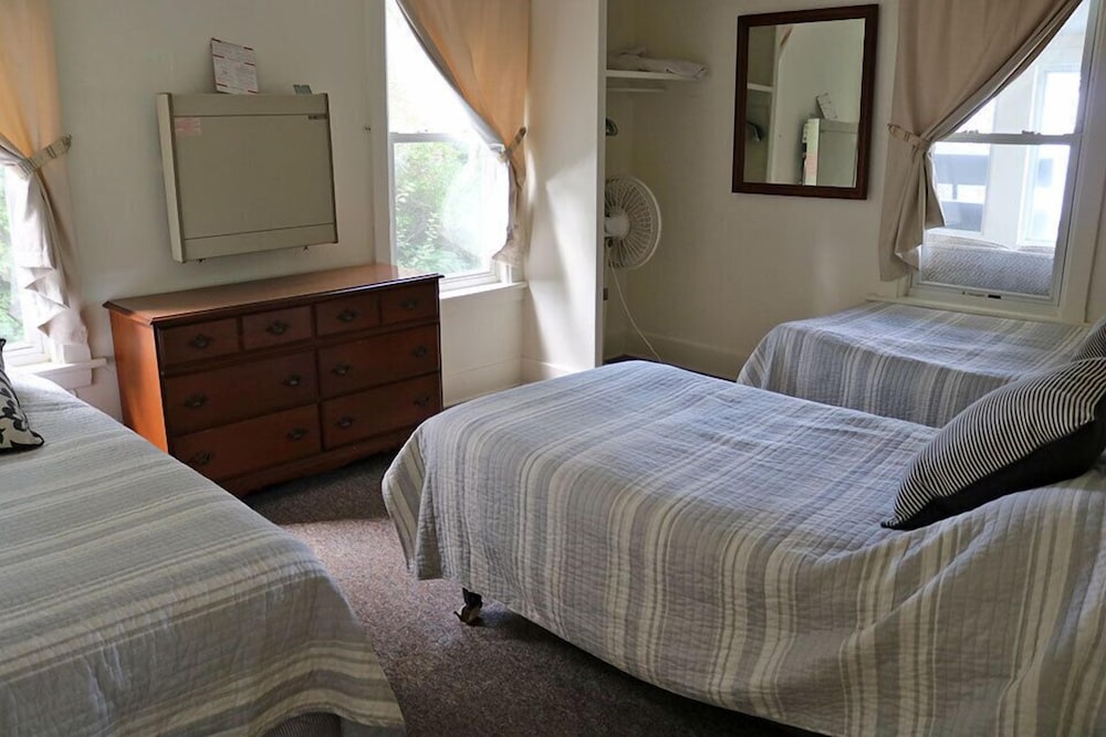 West Winds Motel & Cottages - photo 53