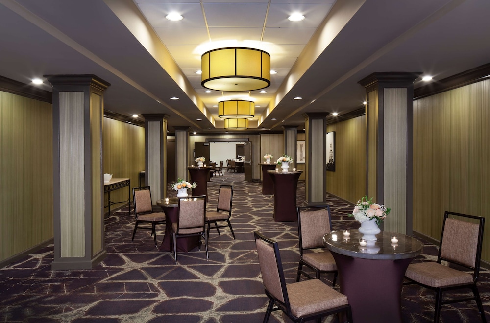 Embassy Suites by Hilton Philadelphia Airport - photo 54