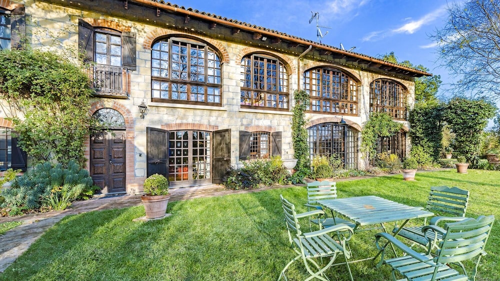 Il Roseto 10 Emma Villas — 4-Star Luxury Hotel in Terruggia, Italy