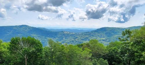 Mountain View Getaway in Mars Hill, United States