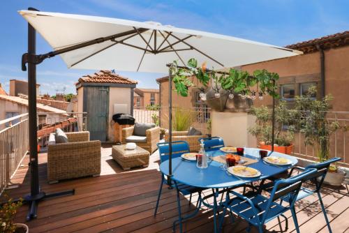 La Terrasse Tapaja Vue ConciergerieDameCarcas in Carcassonne, France
