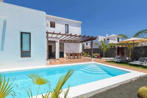 Villa Los Ajaches — 4-Star Luxury Hotel in Playa Blanca, Spain