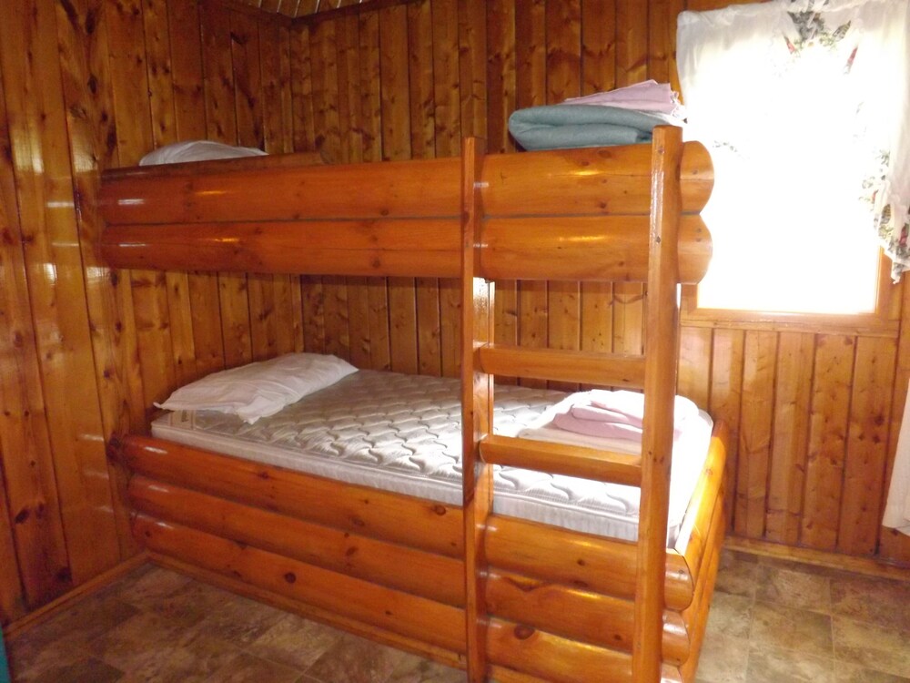 Crooked Lake Resort Cabin 4 - photo 24