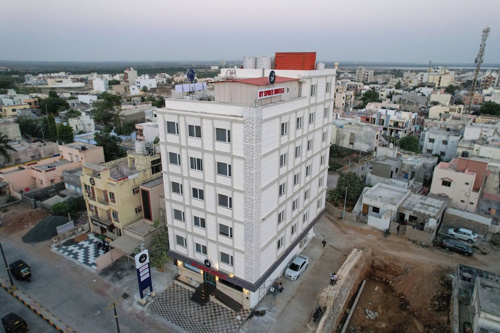 Sudarshan Palace By Spree in Dwarka, India