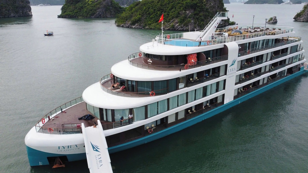 Halong CAPELLACRUISE Member of Lyra cruise collection — 5-Star Luxury Hotel in Ha Long, Vietnam