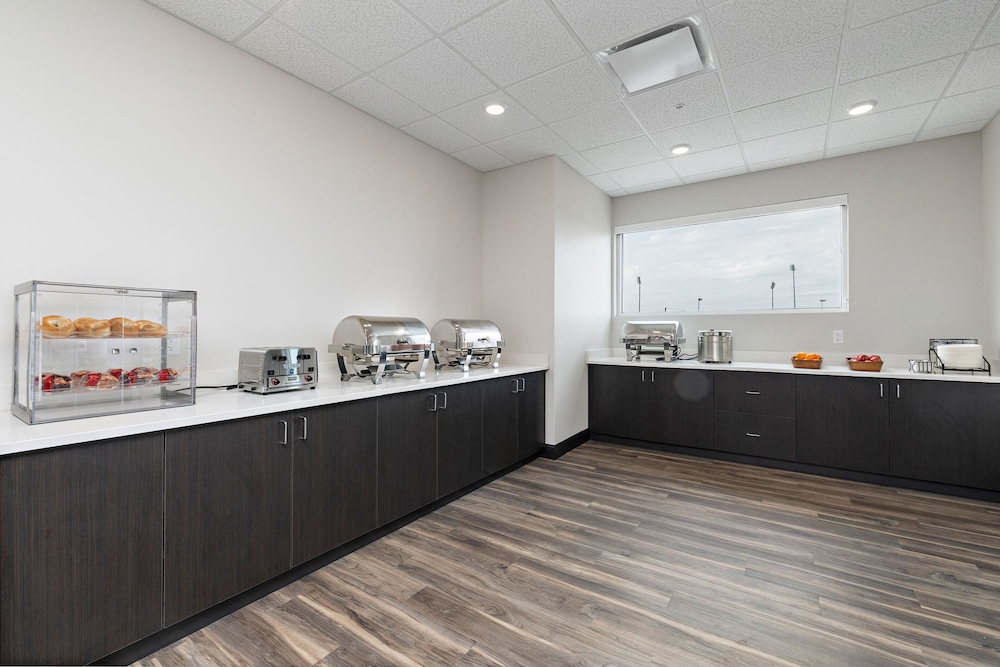 Holiday Inn Exp Parkville - photo 74