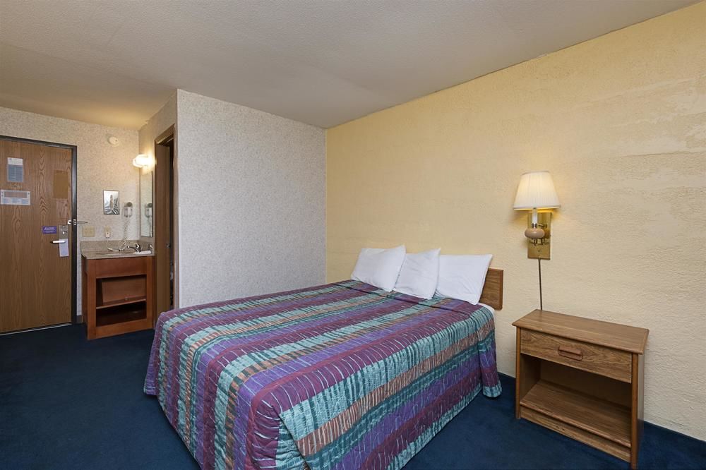 Motel 6 Moline - photo 33