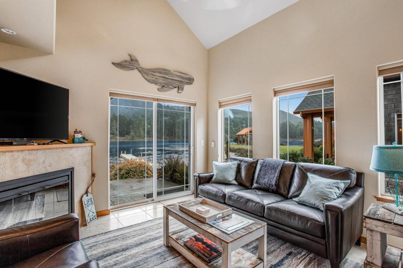 Howard’s Lakehouse by the Sea in Rockaway Beach, United States