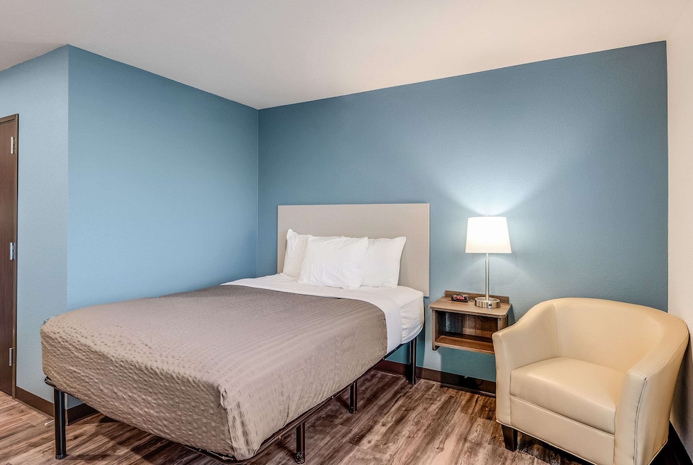 Woodspring Suites West Des Moines - photo 20