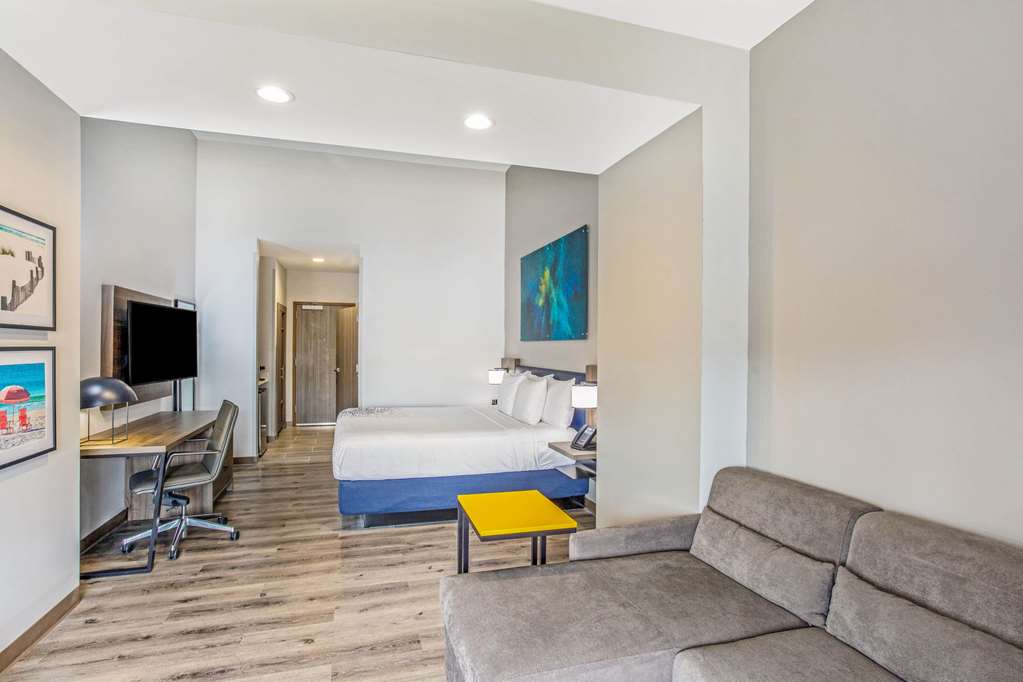 La Quinta Inn & Suites by Wyndham Miramar Beach Destin - photo 13
