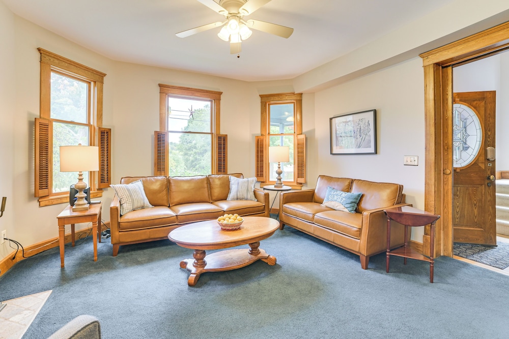 Steps to Dtwn & River Boyne City Family Retreat — hotel in Boyne City