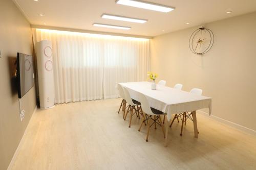 5mins To Daegu Eworld 2nd Floor Without Elevator - carbon neutral hotel in Daegu