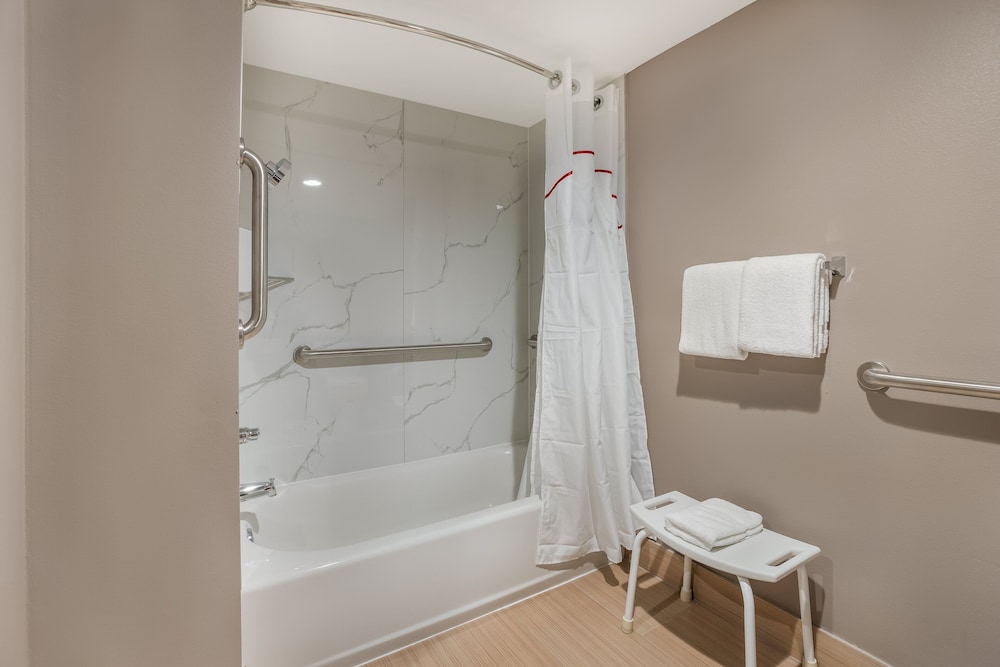 Red Roof Inn Sulphur - photo 24