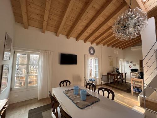 La Piccola Casa al Lago Intera casa con 3 camere e 2 box — 4-Star Luxury Hotel in Salo, Italy