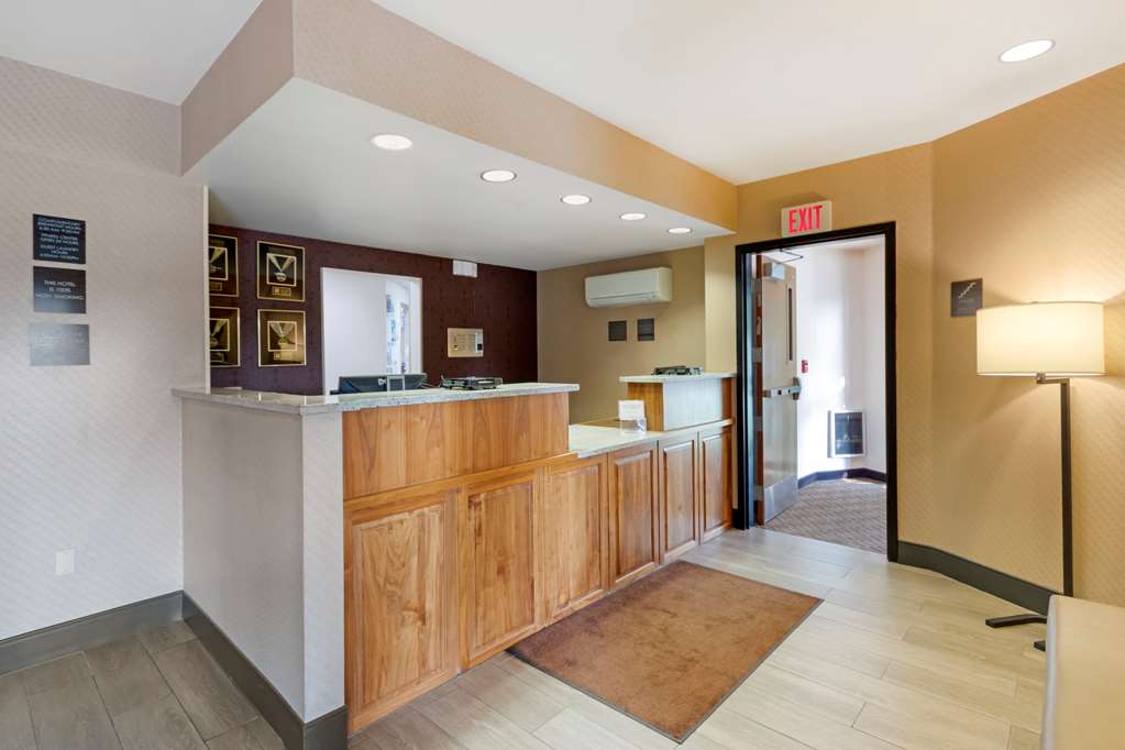 Comfort Inn & Suites Market Airport - photo 3